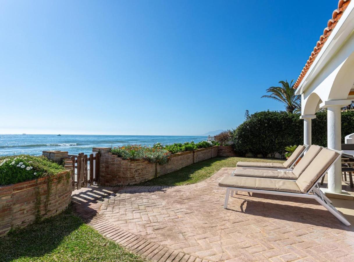 Charming Villa On The Seafront Marbella Exterior photo